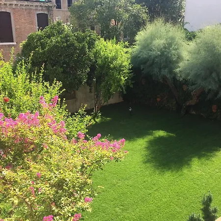 ベッド・アンド・ブレックファスト プリマルーチェ 4*